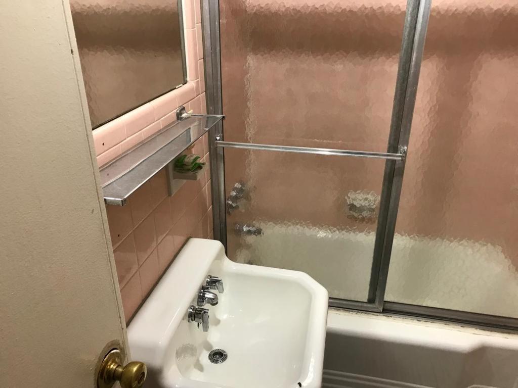 Motel Manor